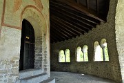 24 Pronao semicircolare d'iingresso alla basilica dell'Abbazia